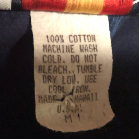 A Hawaiian shirt from Hawaii! Pacific Legend apparel parrot border pattern. - Picture 5 of 7